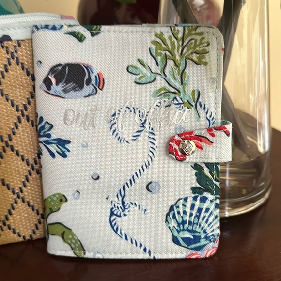 NWT Vera Bradley bundle Beach Wristlet and Passport Wallet - Picture 4 of 12